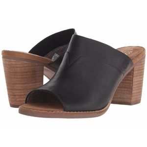 TOMS Black Majorca Mule Leather Shoes. Style 10007
